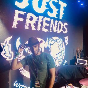 Meet your Posher, Avi